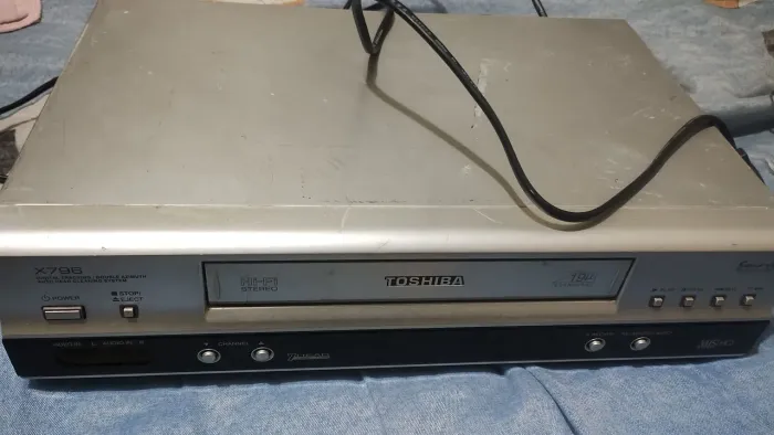 Vídeo Cassete Toshiba X796 7 Head HIFI (com defeito)
