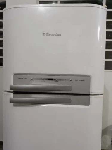 Geladeira Electrolux Frost Free DF46 402L - 220V (Pintura Impecável / Conservada)