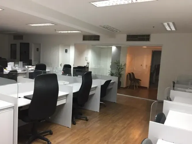 Sala comercial compartilhada no Centro de Vitória