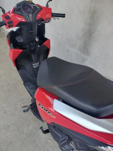 Honda elite 125 .