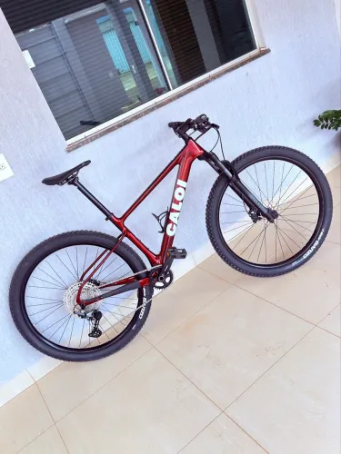 Bike Caloi carbono 2026