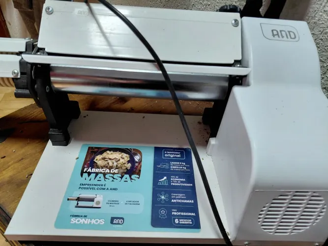 Máquina de Massa Elétrica AND 110V com Cortador de Talharim - Semi Nova