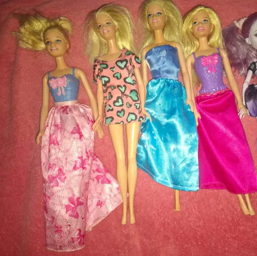 Barbies 