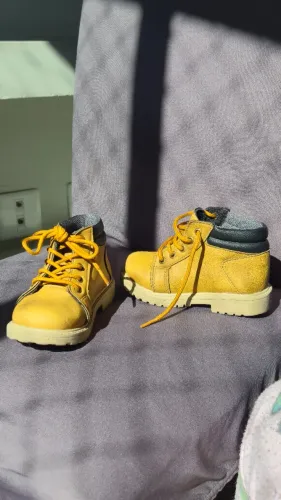 Bota coturno -N° 23 -R$ 25,00