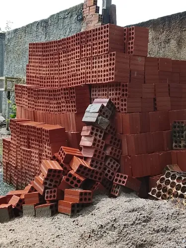 Tijolos e cimentos