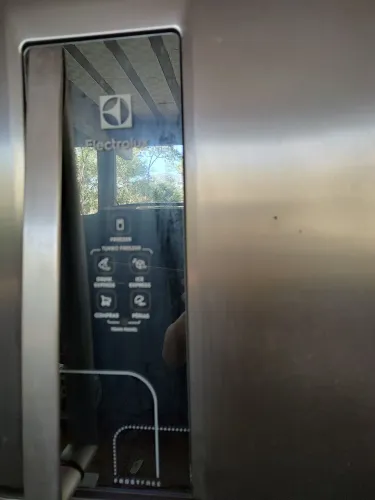 Geladeira electrolux com defeito