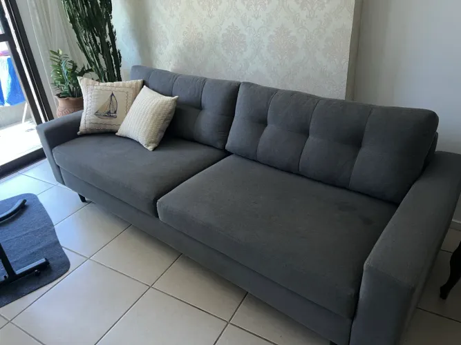 Sofá lindo, elegante 2,10
