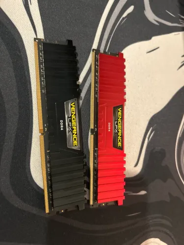 2 Memórias Corsair Vengeance Lpx 8gb Ddr4 Preta e vermelha