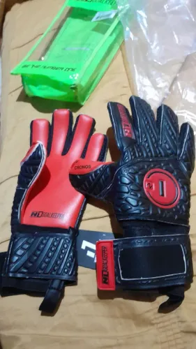 Vendo luva de goleiro n1 tamanho 09 nunca usada 130 reais