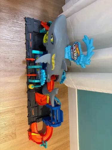 Tubarão ultra hotwheels