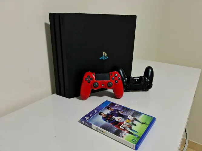 PS4 Pro 1Tera 4K - Muito Conservado