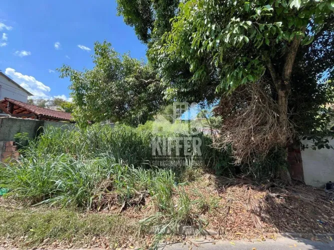 Terreno à Venda em Itaipuaçu com 585m² Plano