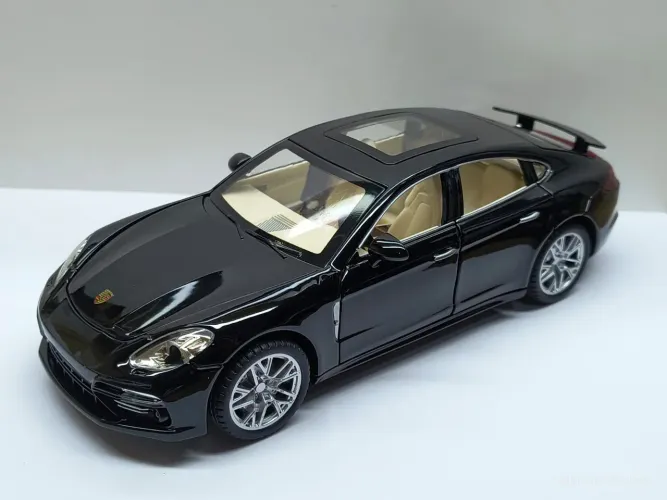 Porsche Panamera Escala 1 24