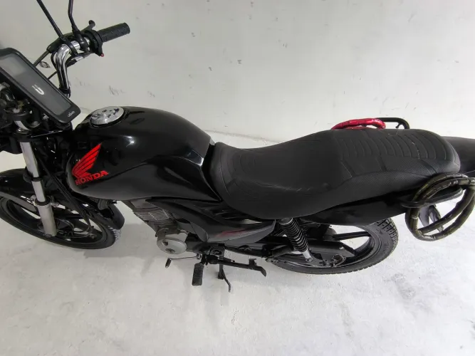 Moto em ótimo estado, sem nenhum problema, apenas detalhes no painel