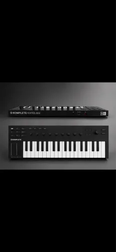 Teclado MIDI KOMPLETE KONTROL M32 - Usado, Ótimo Estado