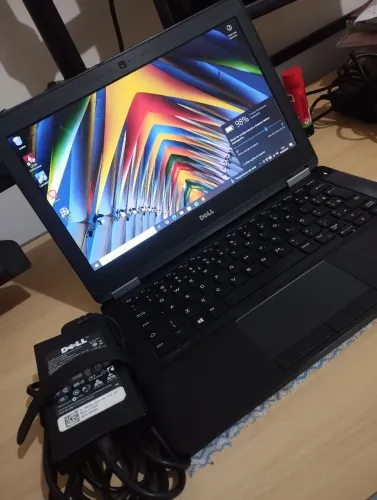 Notebook Dell Latitude E5270 i5 6°Geração/ 8 RAM/ SSD 150GB Intel / Tela 180°