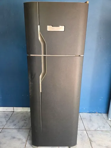 Vendo geladeira Electrolux 220 volts 