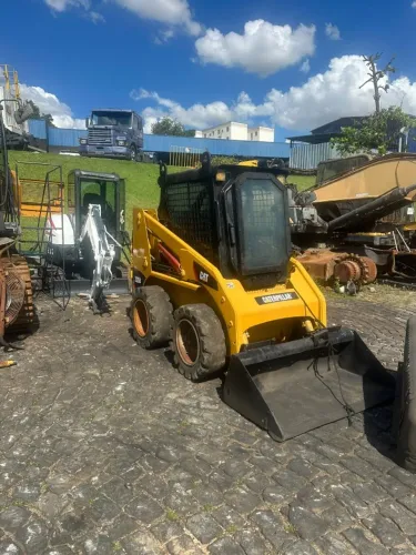 Mini-Carregadeira Caterpillar 226B3 - 2014
