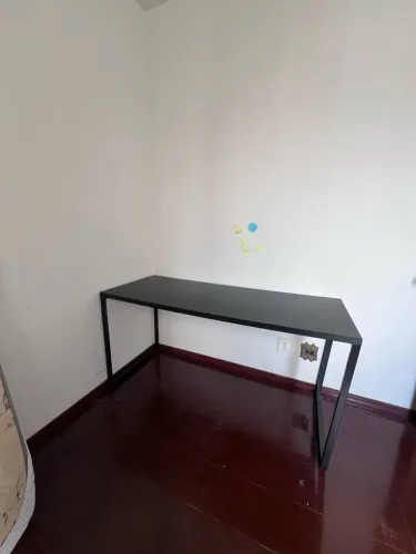 Mesa 150x60 tampo MDF preto e estrutura alumínio preto