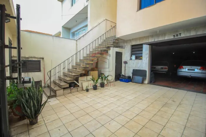 Lindo e Espaçoso Sobrado a venda ,com 6 vagas de Garagem!