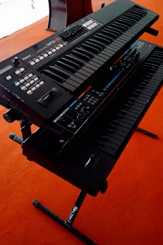 Roland XPS 10+ Roland Juno Di+ Caixa de som. 7.000. Troco em Scooter elétrica