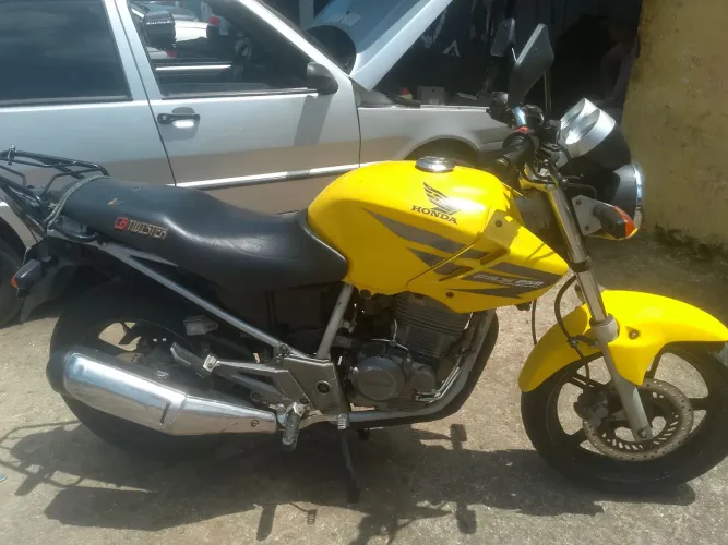 Twister 250cc IPVA pago pronta pra transferir ZAP *78