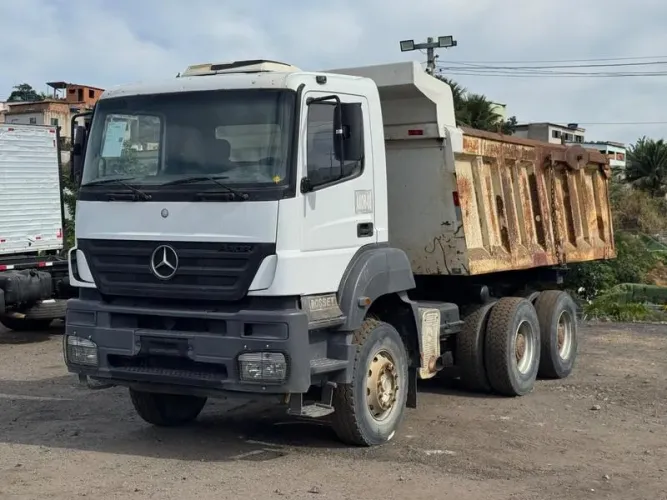 MB AXOR 3340 2006 - FORA DE ESTRADA CAÇAMBA TRAÇADO 6X4 CAMINHAO PARA PEDREIRA
