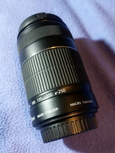 Lente Teleobjetiva Canon EF-S 55-250mm f/4-5.6 IS STM em perfeito estado!