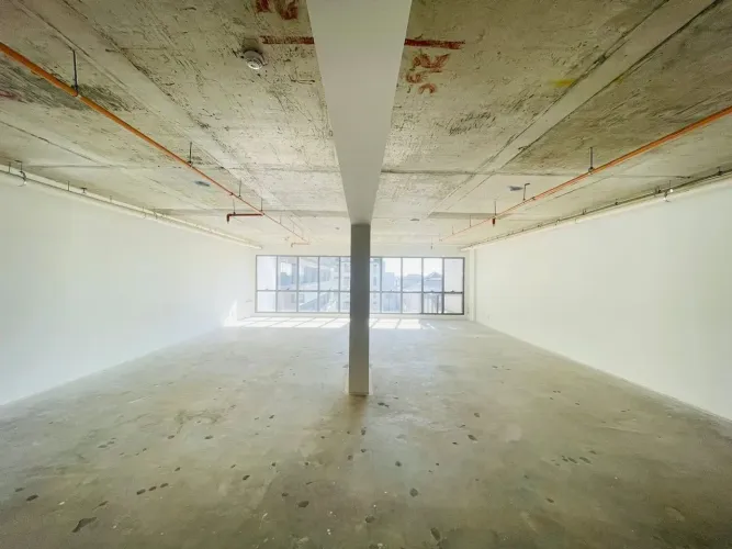 Sala comercial para alugar no Passo da Areia de 112m²