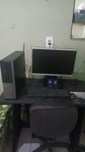 Vendo Pc da marcar Dell, 550 reais.