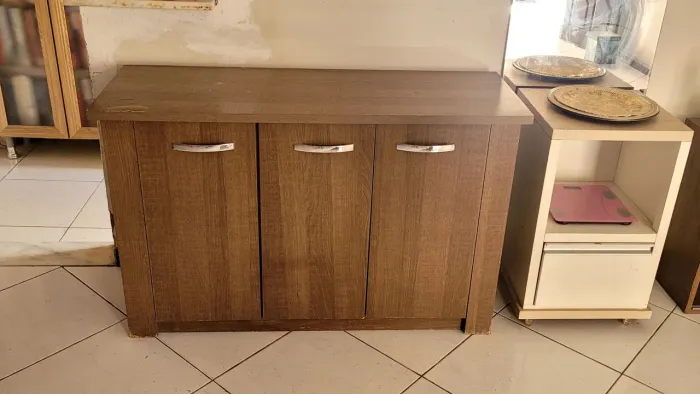 Armário com 3 portas bem espaçoso
