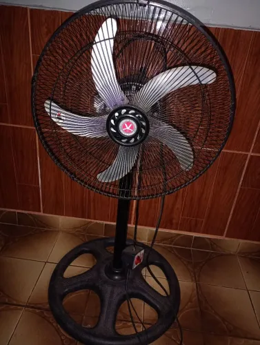 Vendo um ventilador da BOLÍVIA 45cm. Entrego 