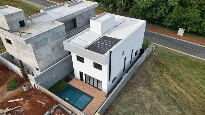 SOBRADO JARDINS SEVILHA PROX A AV RIO VERDE ALTO PADRÃO 3 SUÍTES PORCELANATO PISCINA AMPLO