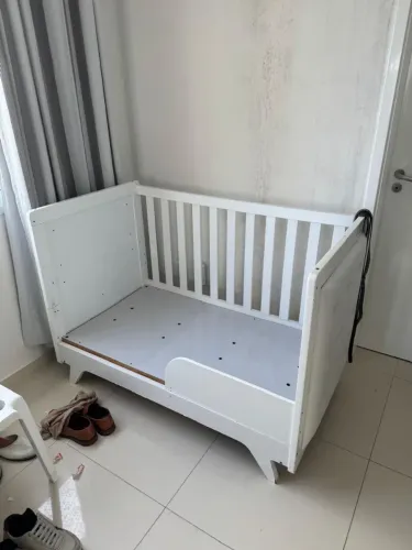 Berço mini cama capitonê sem colchão 