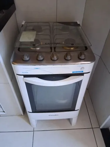 Vendo fogão usado em bom estado de conservação. Valor 300,00 Negociação somente pelo chat