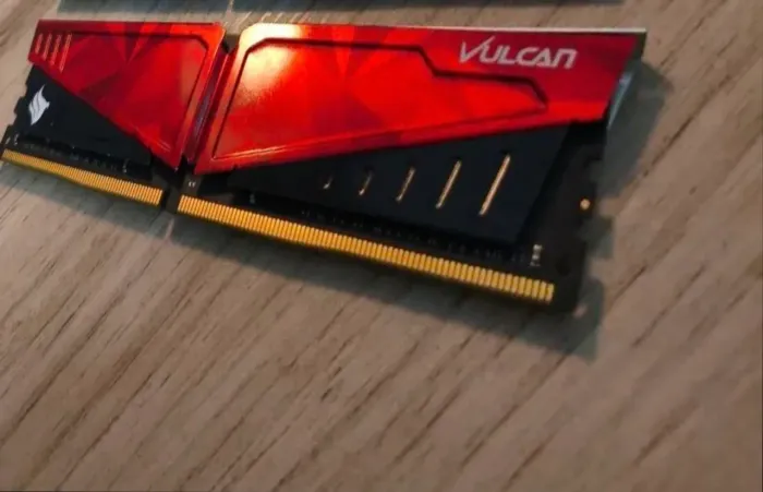 Memória RAM T-Force Vulcan 8GB DDR4 3000MHz CL16