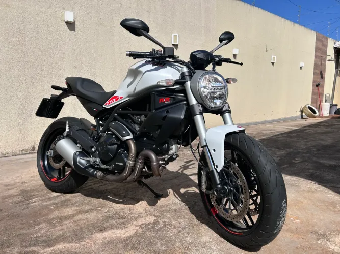 Ducati monster 797