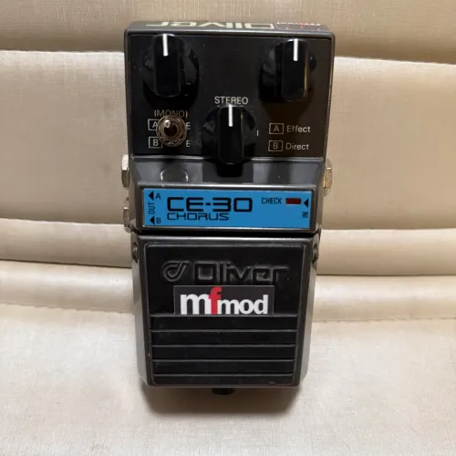 Pedal Oliver Ce-30 Chorus com Mod Mfmod Chorus e Vibe - Super Conservado!!!
