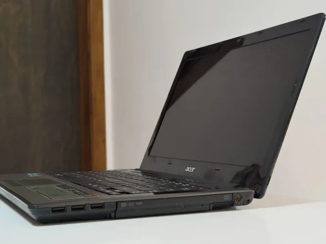 Notebook Acer Aspire 4745 i3 330m 320HDD 4GB Ram