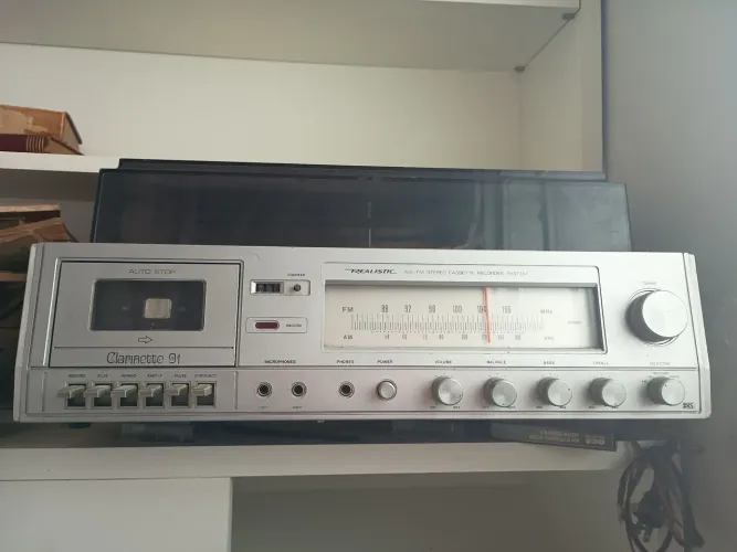 Toca discos, fita e rádio retrô