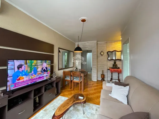 Apartamento mobiliado, decorado a venda 2 dormitórios no Centro Histórico de Porto Alegre.
