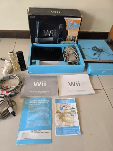 Nintendo wii preto 2 jogos caixa serial batendo