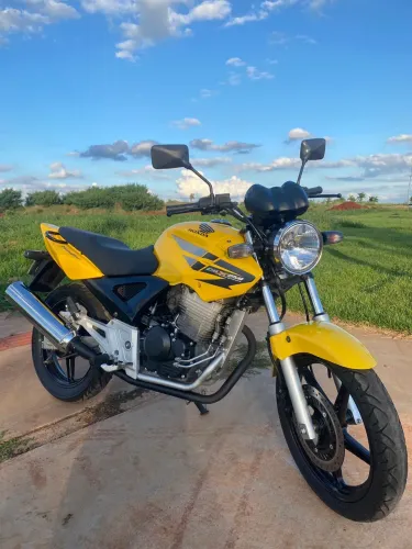 Vendo Twister 2008 bem conservada nada pra fazer valor 10.000