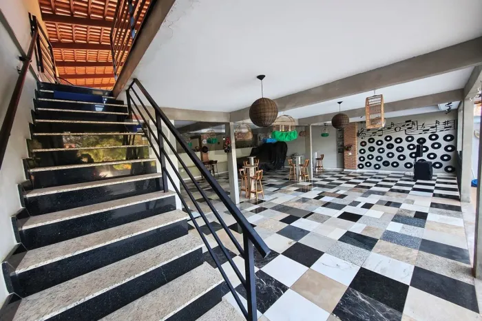 Luxo, Sofisticação e Exclusividade | Chácara Porteira Fechada com Mármore e Amplo Salão de