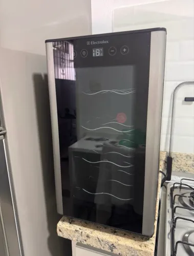 Vendo: Adega Electrolux 8 garrafas R$ 450,00