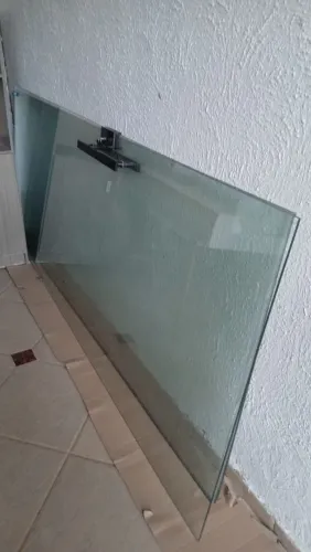 Porta de correr com 2 vidros fixo temperados.Completo com puxadores e kit de instalação 