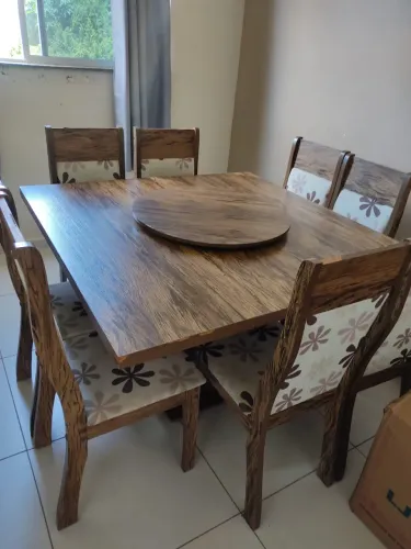 Mesa de Jantar com 8 Cadeiras + Centro Giratório