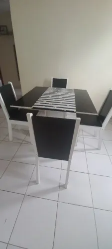 Mesa 4 cadeiras