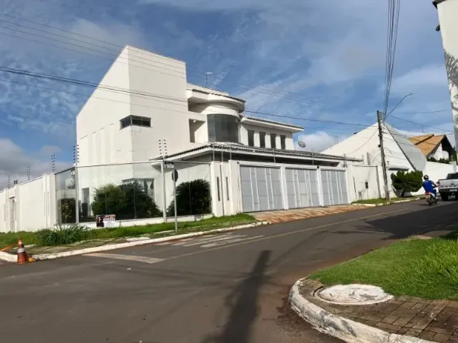 Casa alto padrão Araguaína To para locação , 4 suítes amplas ,1 quarto térreo,escritório..