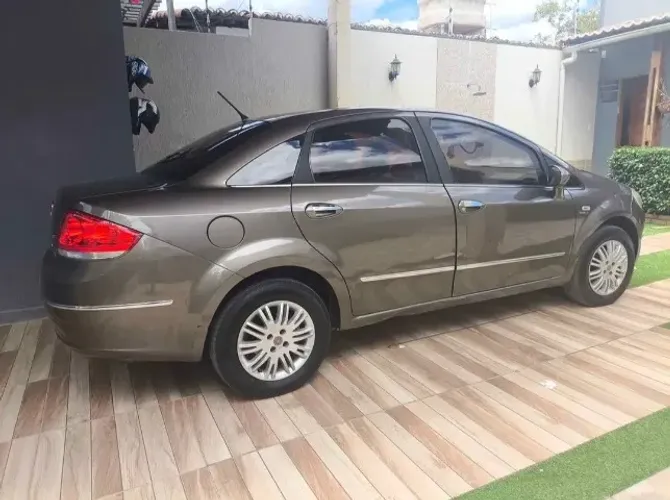 Fiat Linea Essence Dualogic 1.8 Flex 16V 4P 2012